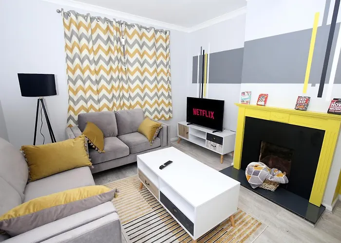 3-Bed House With Parking Near London O2