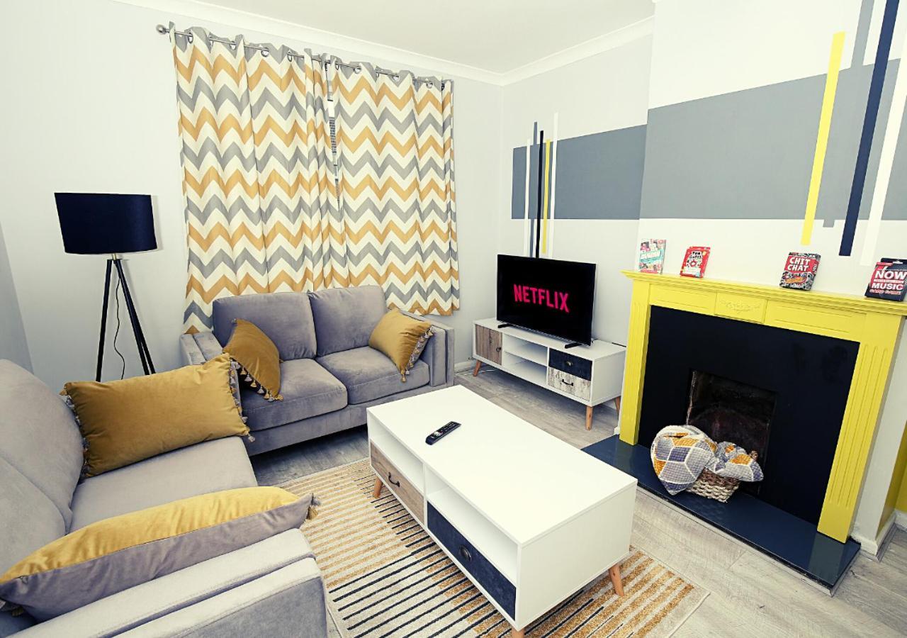 3-bed House With Parking Near O2 Apartment London