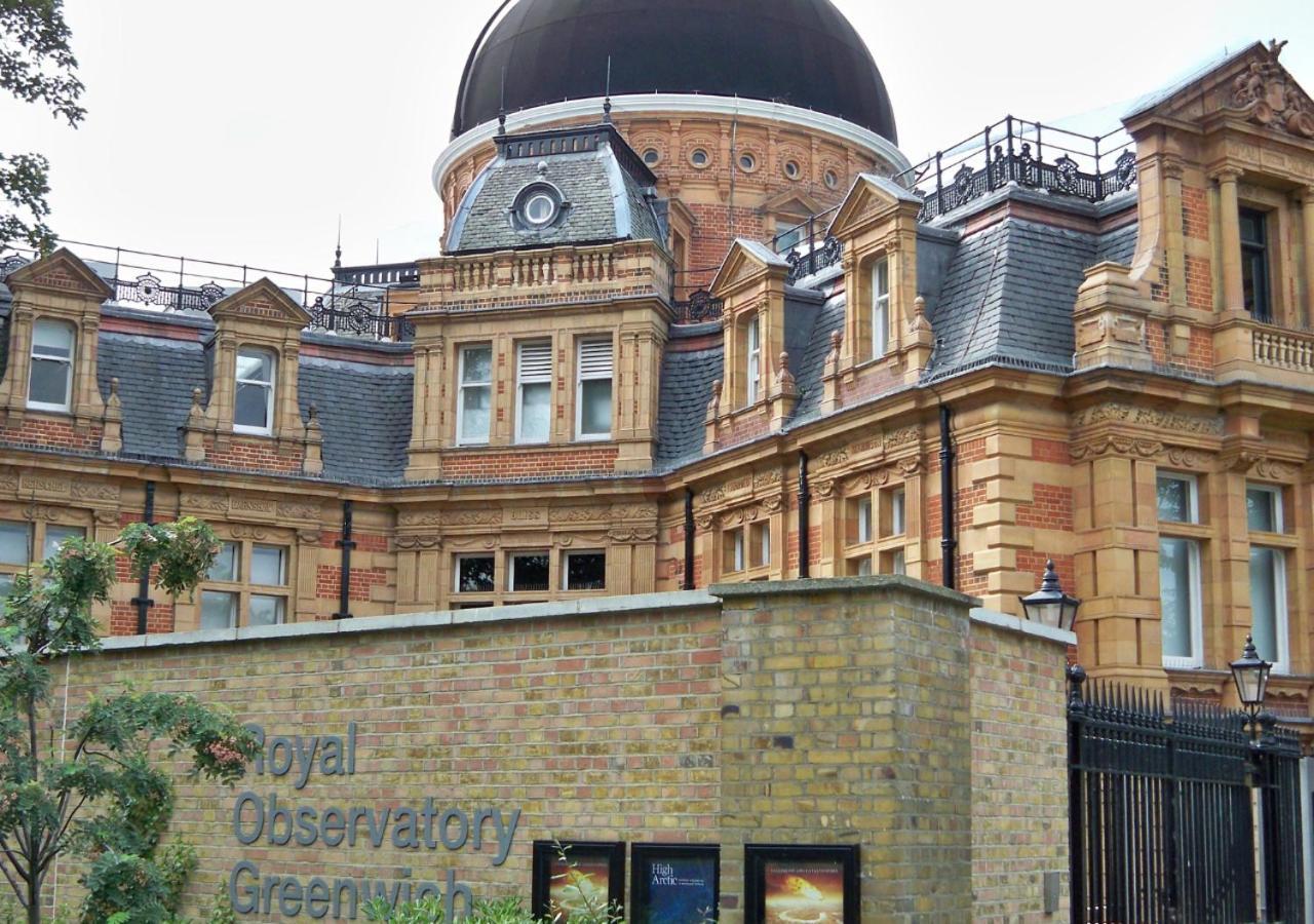 3-bed House With Parking Near O2 Apartment